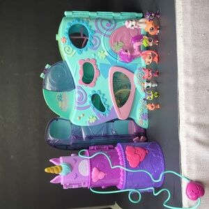 LPS PLAYFUL PAWS DAYCARE WITH VARIOUS PETS & ACCESSORIES